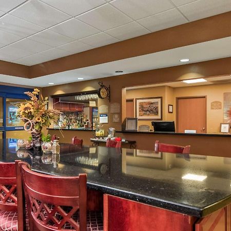 Best Western North Edge Inn Dodge City Exterior photo