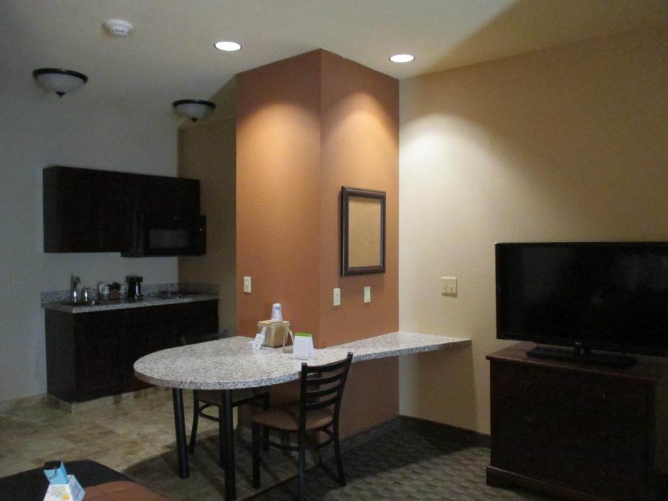 Best Western North Edge Inn Dodge City Exterior photo