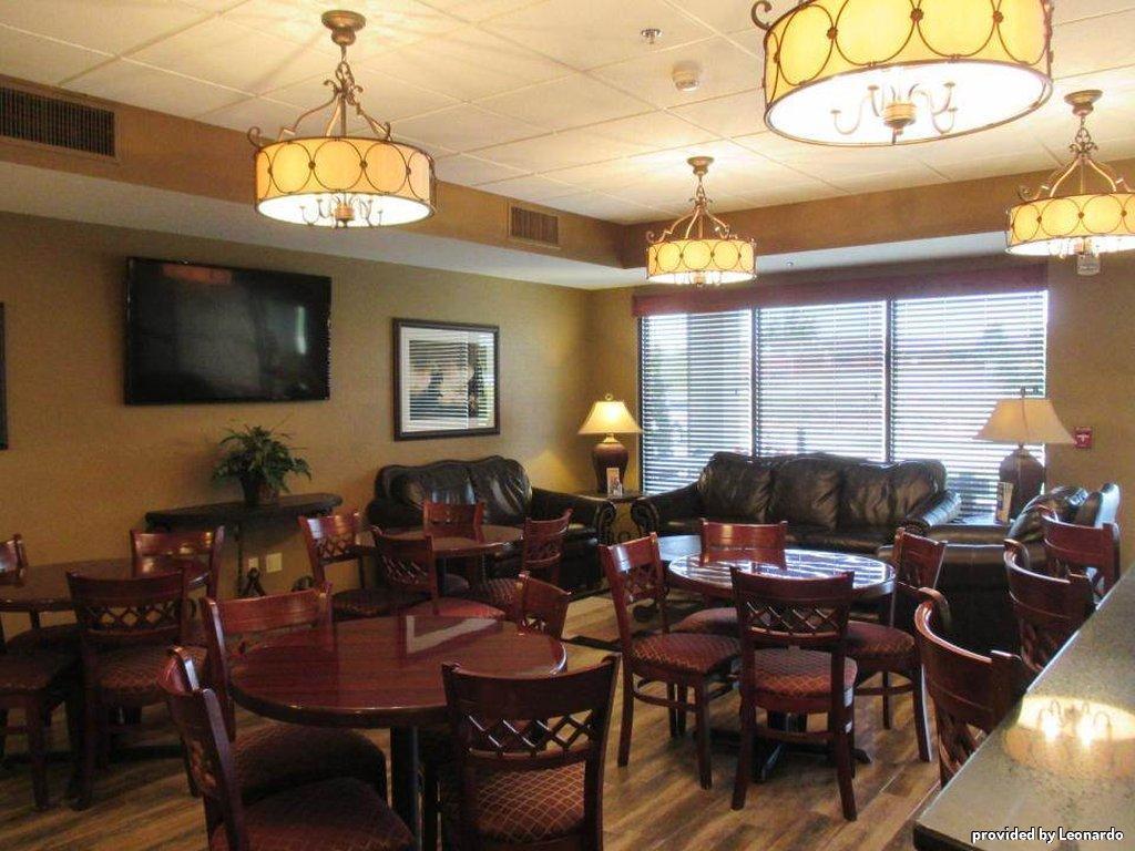 Best Western North Edge Inn Dodge City Exterior photo