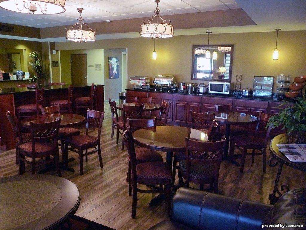 Best Western North Edge Inn Dodge City Exterior photo