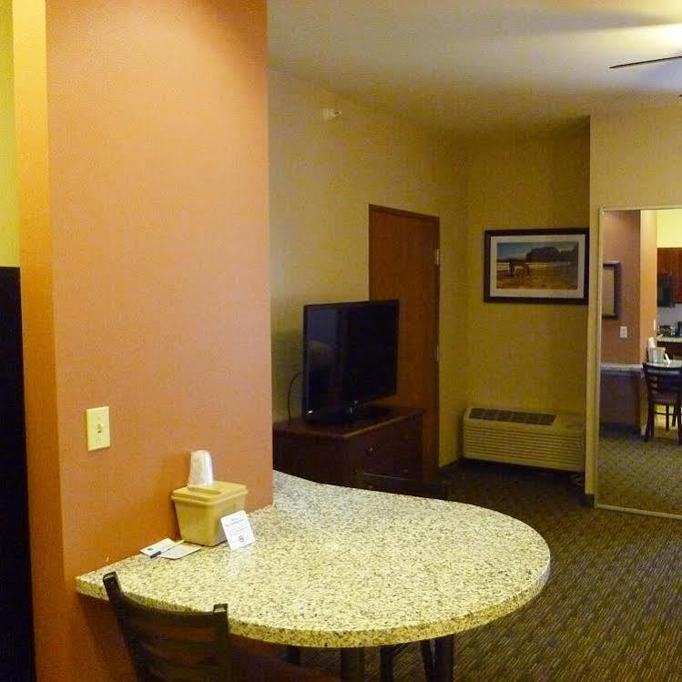 Best Western North Edge Inn Dodge City Exterior photo