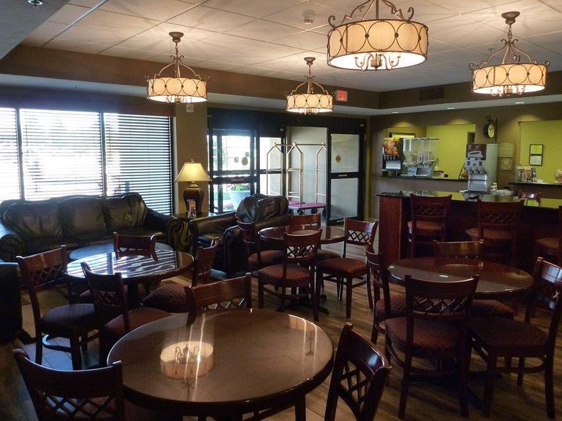 Best Western North Edge Inn Dodge City Interior photo