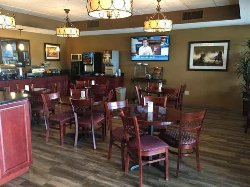 Best Western North Edge Inn Dodge City Exterior photo